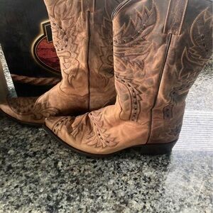 Dan Post cowboy boots size 11. Worn very few times. Very good shape like new.